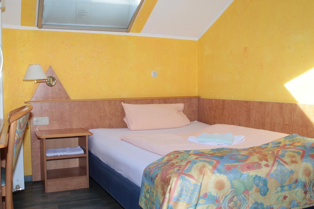 Garni Zum Adler Gensingen Room photo