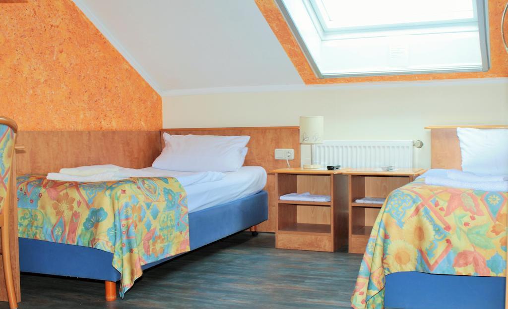 Garni Zum Adler Gensingen Room photo