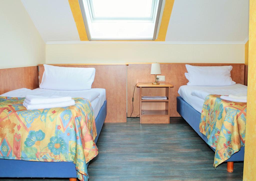 Garni Zum Adler Gensingen Room photo