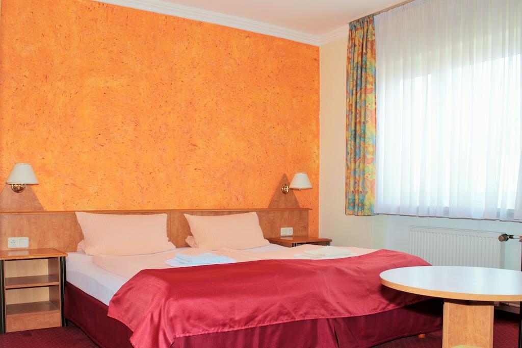Garni Zum Adler Gensingen Room photo