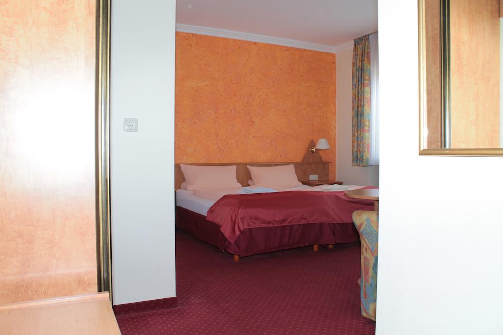 Garni Zum Adler Gensingen Room photo