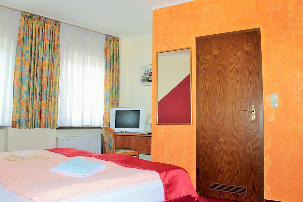 Garni Zum Adler Gensingen Room photo