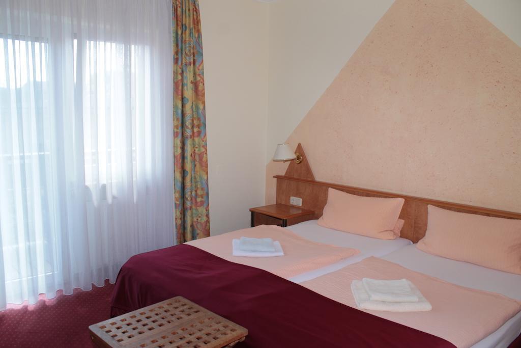 Garni Zum Adler Gensingen Room photo