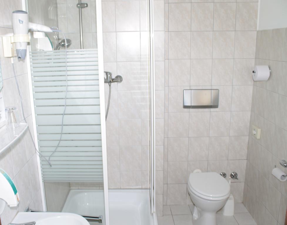 Garni Zum Adler Gensingen Room photo